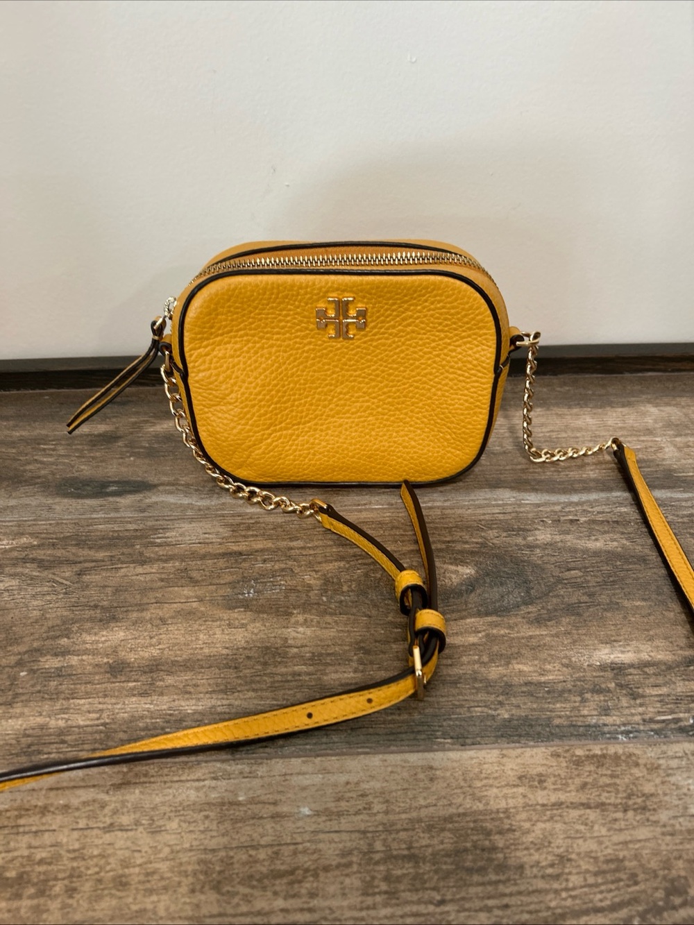 Tory Burch Mini Yellow Crossbody Bag Purse made in India. Gold tone hardware - Picture 2 of 11